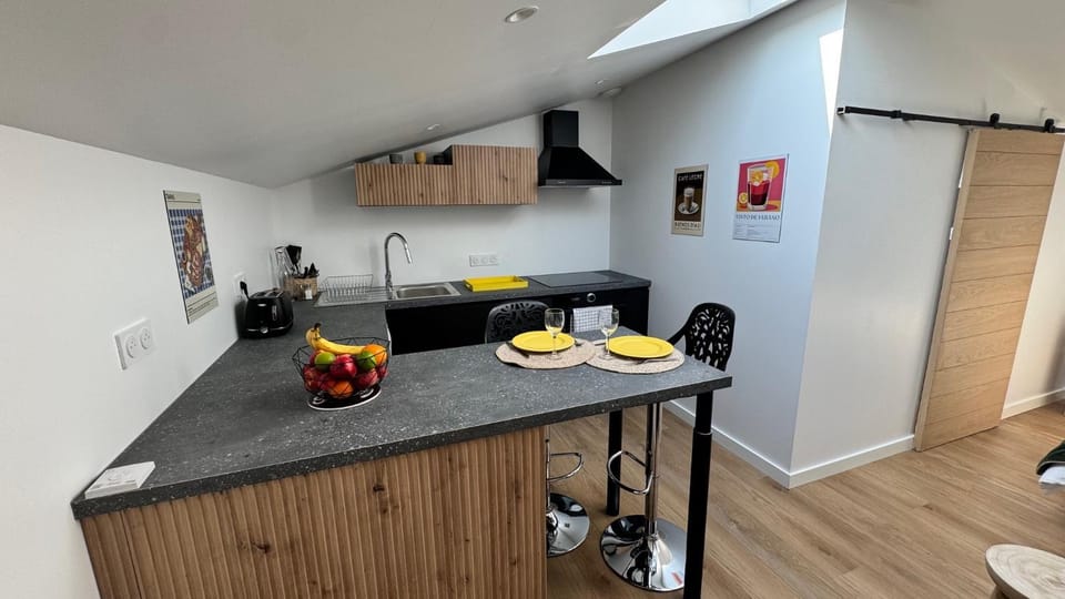 Appartement de charme avec accès piscine Apartment in Bordeaux