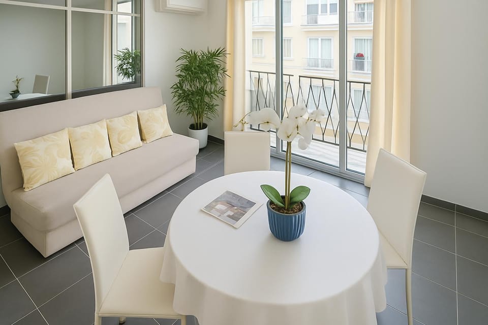 Le Coeur d'Antibes, T2, 4P, Balcon, Centre ville Apartment in Antibes