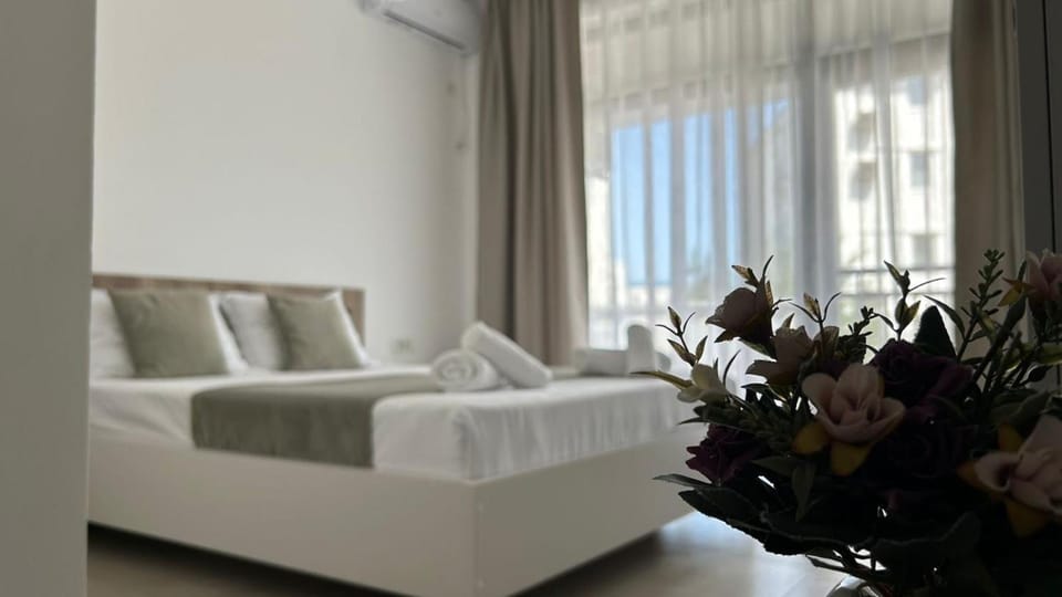 Bed, Photo of the whole room, towels