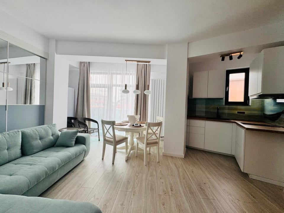 TV and multimedia, Kitchen or kitchenette, Living room, Seating area, Dining area