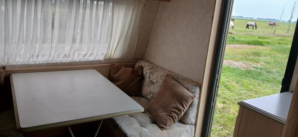 Caravan Romsicht Sneek, rustig gelegen Luxury tent in Friesland, Netherlands