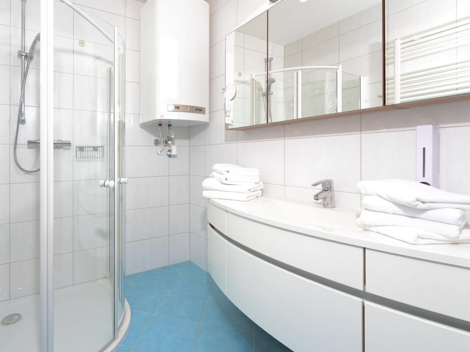 Shower, Bathroom, towels
