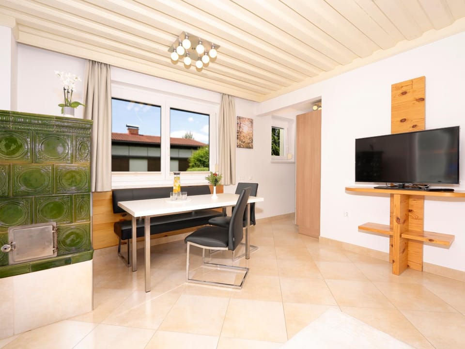 TV and multimedia, Kitchen or kitchenette, Dining area