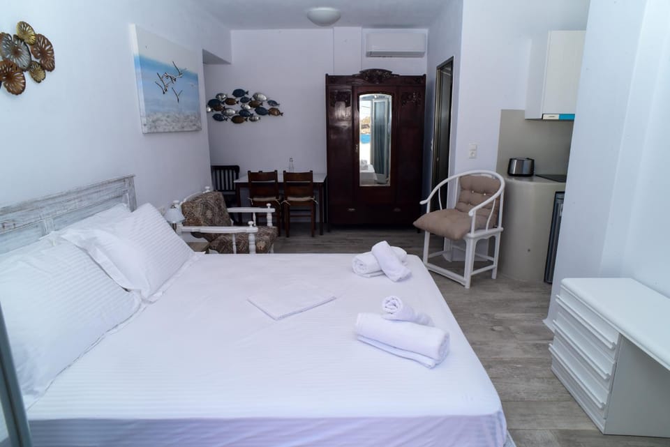 Kitchen or kitchenette, Photo of the whole room, Seating area, towels