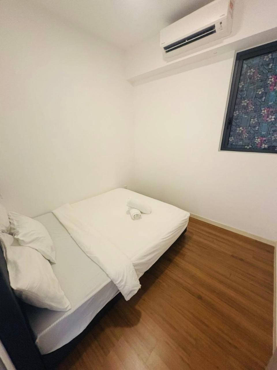 Bed, Photo of the whole room, Bedroom, towels, air conditioner