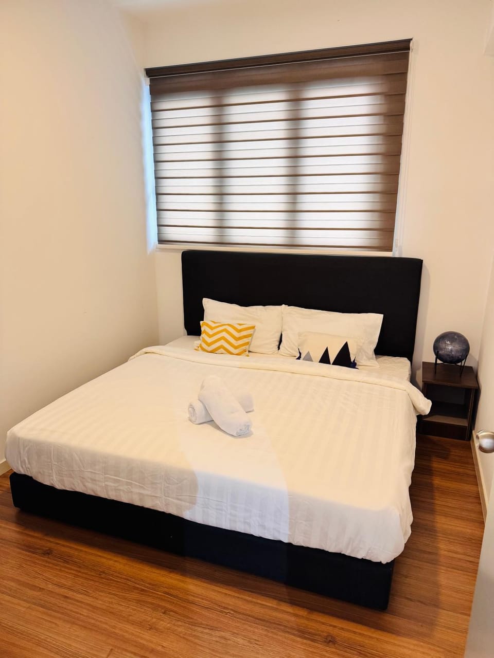 Photo of the whole room, Bedroom, towels