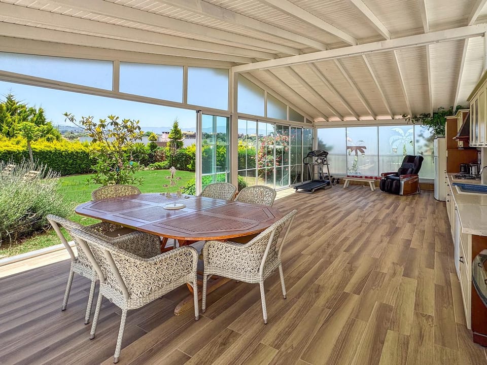 Patio, Day, Garden, View (from property/room), Balcony/Terrace, Balcony/Terrace, Kitchen or kitchenette, Lounge or bar, Dining area, Garden view