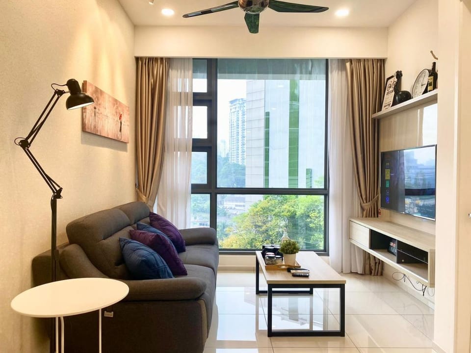 TV and multimedia, Living room, Seating area, Evening entertainment