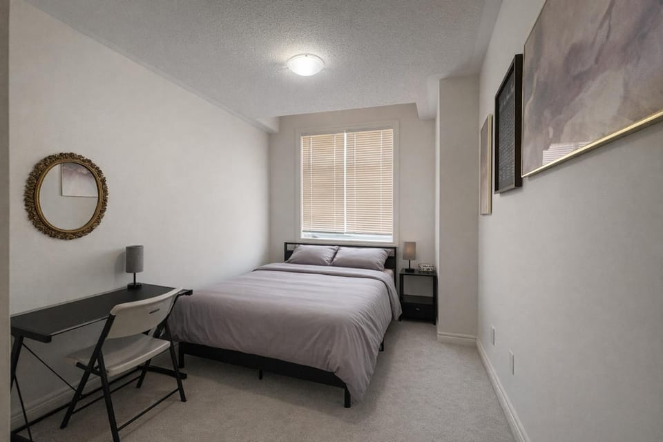 Bed, Photo of the whole room, Seating area, Bedroom