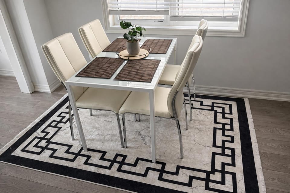 Seating area, Dining area