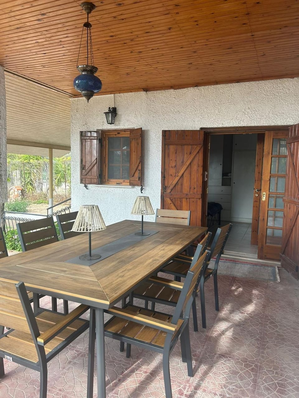 Seating area, Dining area