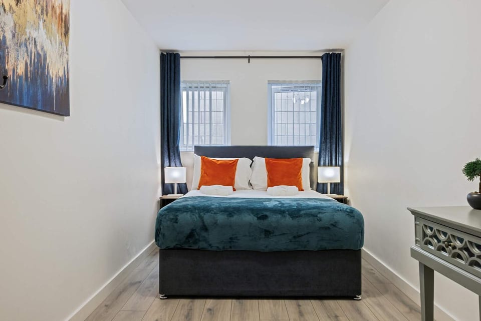 Airy and Modern 1 BR apartment walk to centre House in Belfast