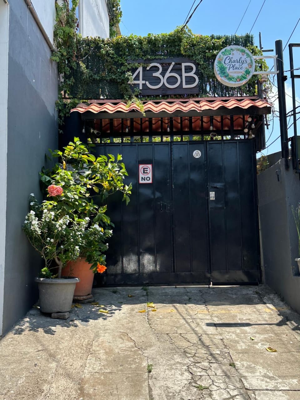 Charlys Room 9 Capsule hotel in San Salvador