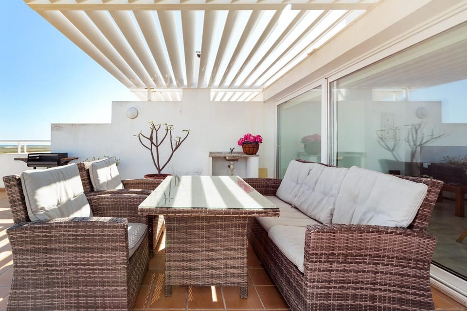 Patio, View (from property/room), Balcony/Terrace, Living room, Seating area