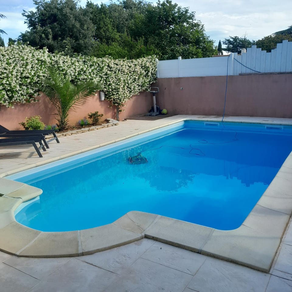 Charmante villa tout confort,sans vis a vis avec piscine Villa in Béziers