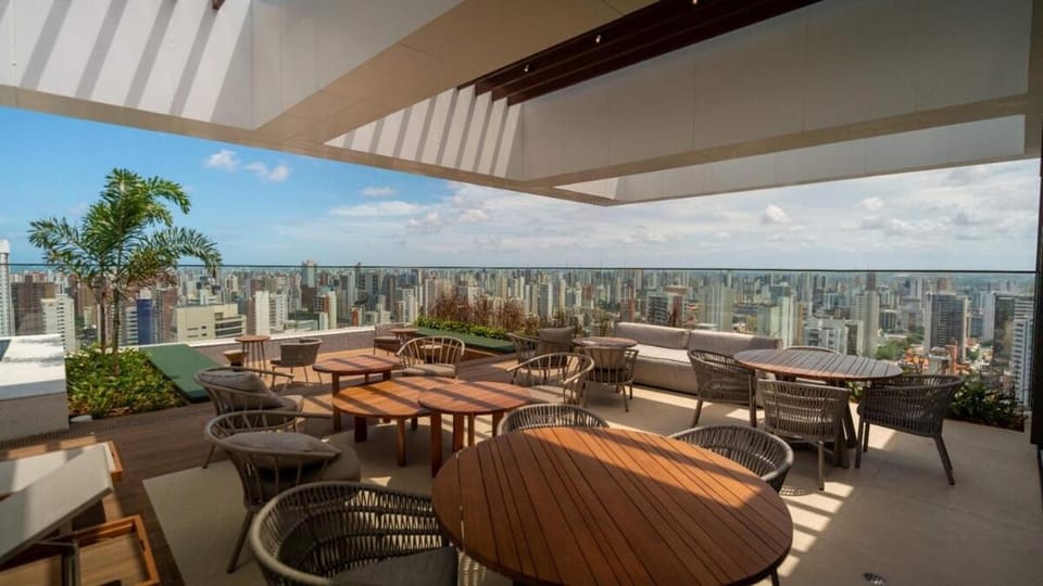 Beach Class Meireles Condominium Apartment in Fortaleza