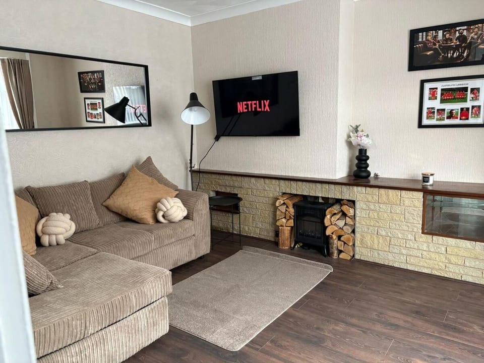 TV and multimedia, Living room, Seating area