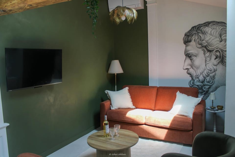 Living room, Seating area
