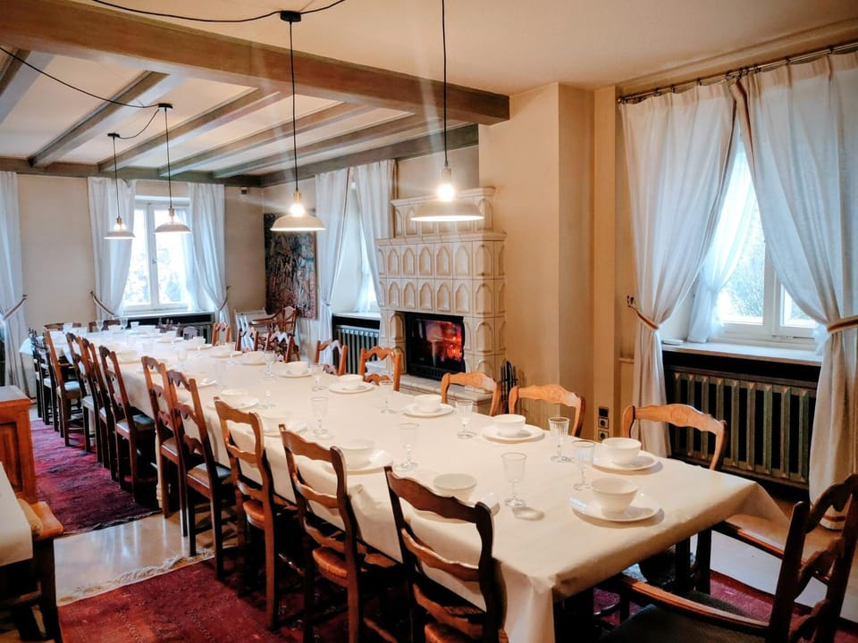 Seating area, Dining area