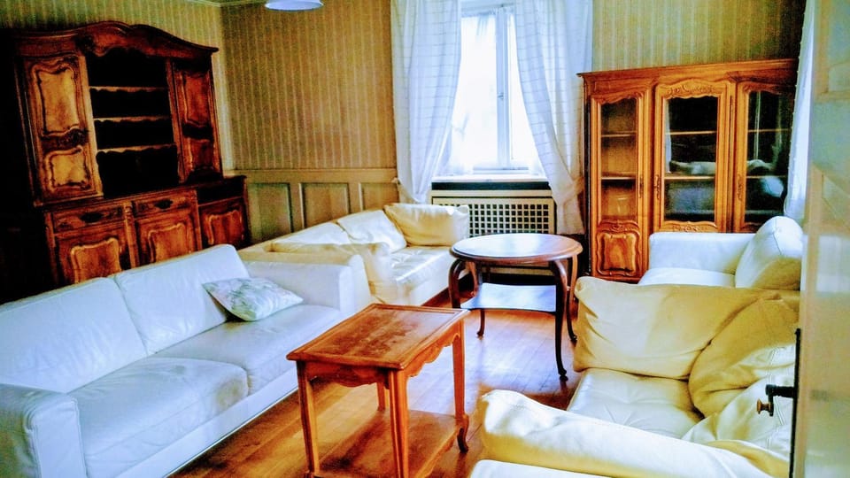 Living room, Seating area