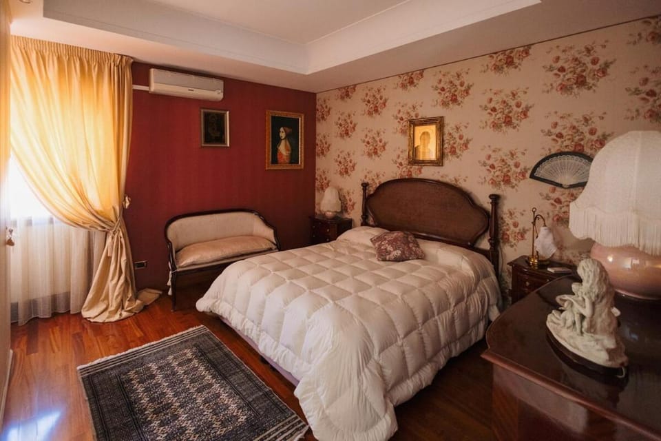 Bed, Photo of the whole room, Bedroom, air conditioner