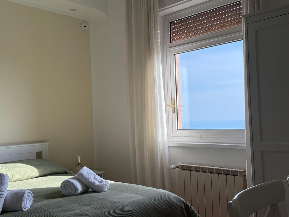 Bed, Photo of the whole room, Bedroom, Sea view