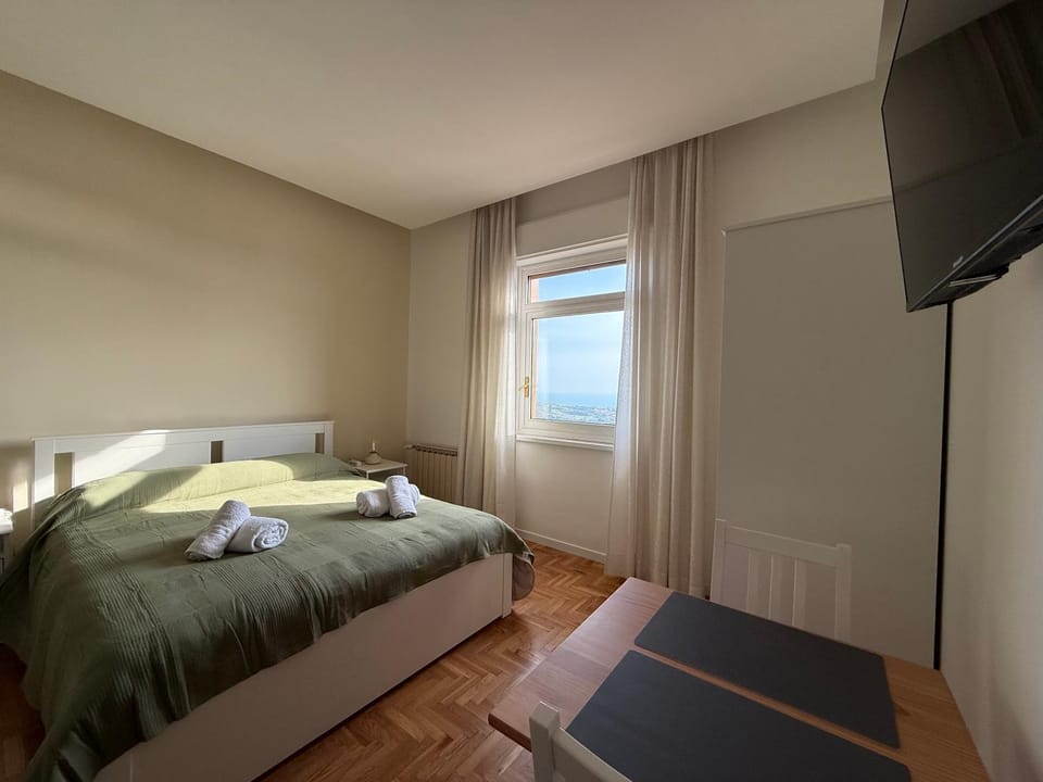 Bed, Bedroom, Sea view