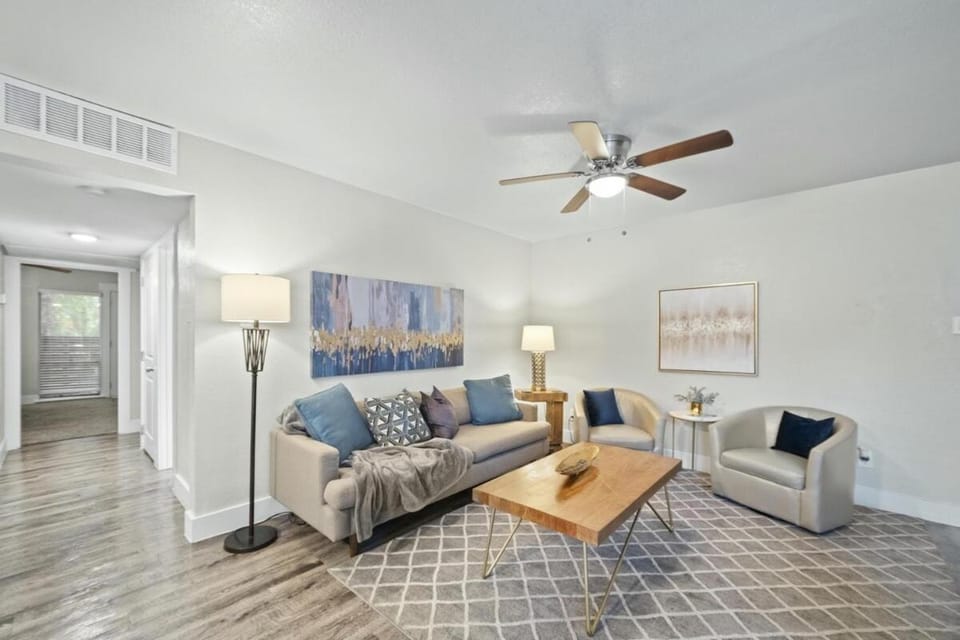Spacious and Stylish Apartment right near ATT Stadium Apartment in Arlington