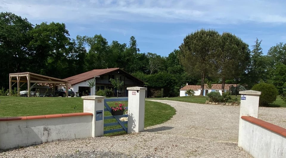 Gîte des Petites Fadettes "MELUSINE" House in Occitanie