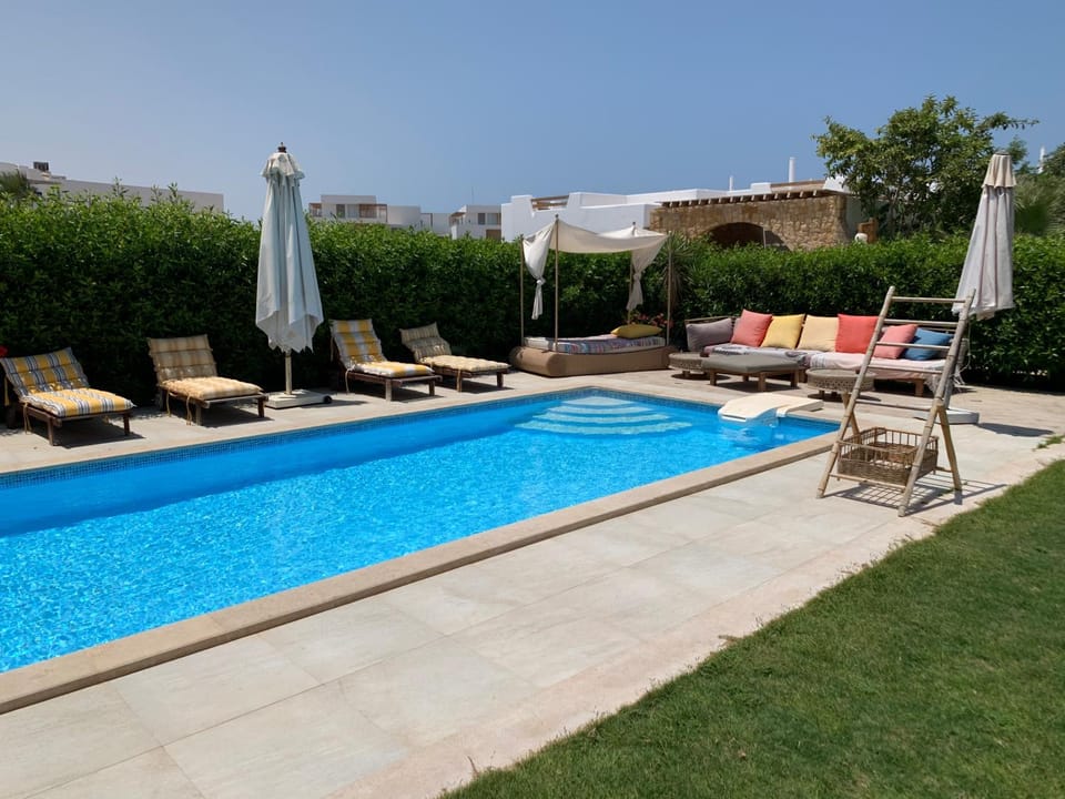 Swimming pool