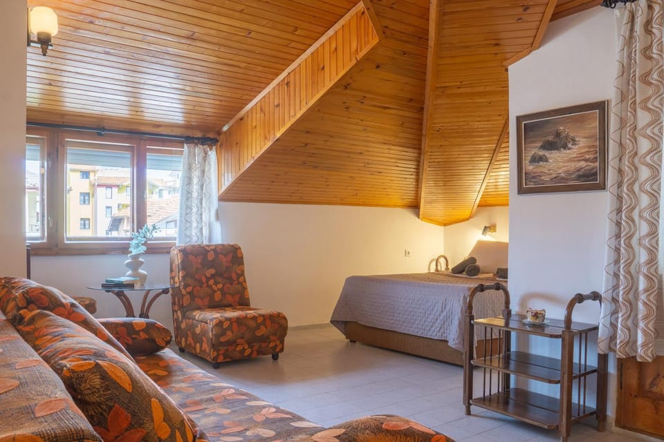 Balcony/Terrace, Living room, Decorative detail, Seating area, Bedroom