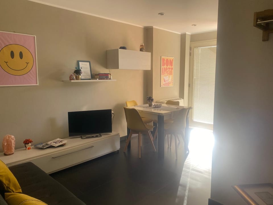 Communal lounge/ TV room, Living room
