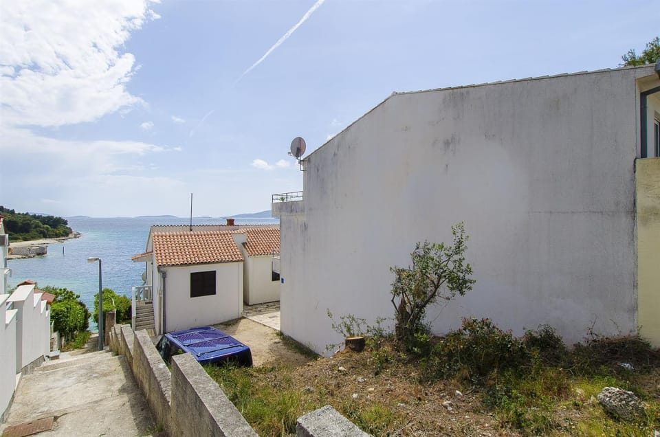 Patio, Facade/entrance
