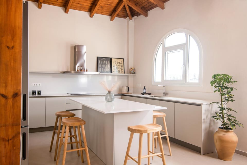 Coffee/tea facilities, Kitchen or kitchenette, dishwasher, heating, internet, microwave, oven, stove, toaster