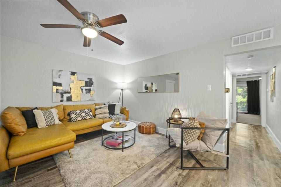 Spacious and Stylish Apartment right near ATT Stadium Apartment in Arlington