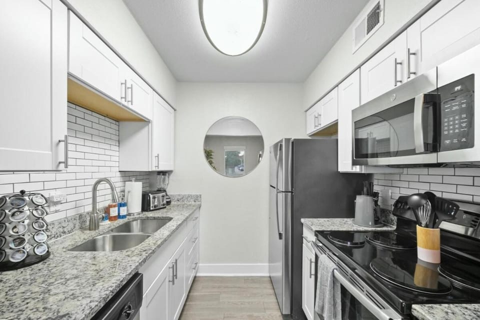 Spacious and Stylish Apartment right near ATT Stadium Apartment in Arlington