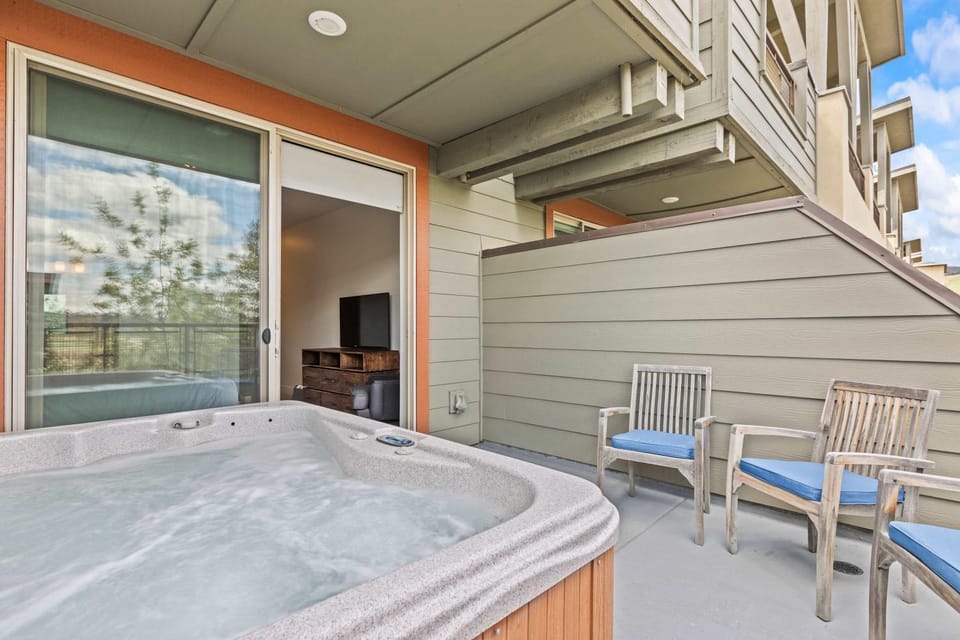 The Nook at Newpark-Mountain days Hot tub nights House in Snyderville