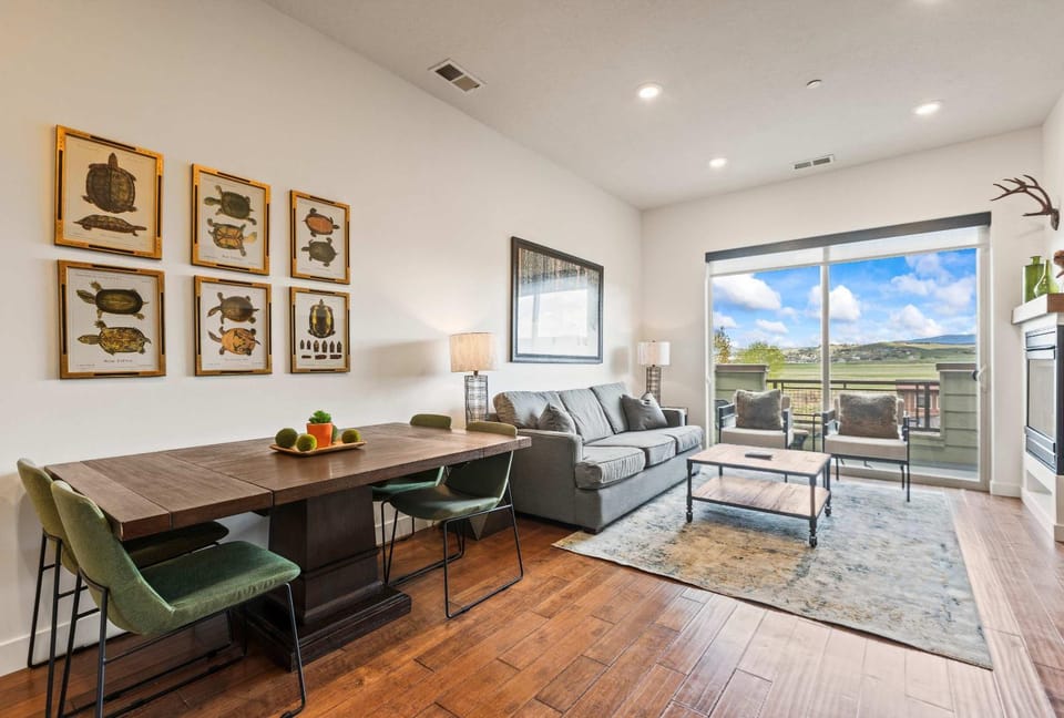 The Nook at Newpark-Mountain days Hot tub nights House in Snyderville