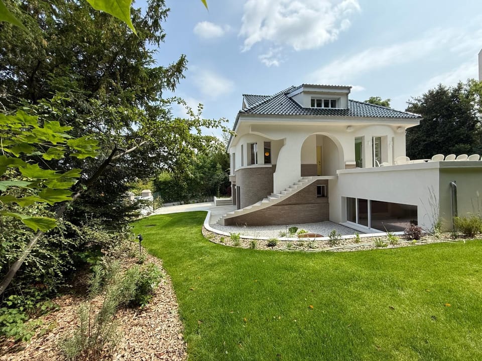 Property building, Spring, Day, Natural landscape, Garden, Garden view