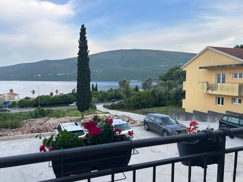 Neighbourhood, Natural landscape, View (from property/room), Balcony/Terrace, Parking
