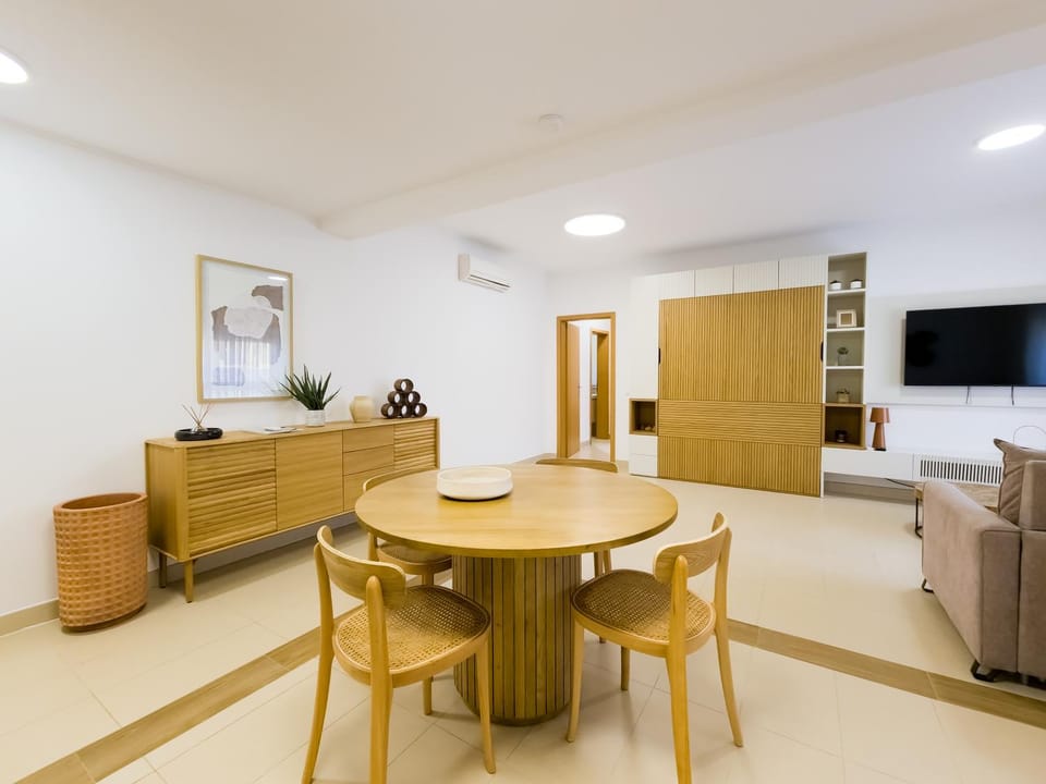 Living room, Dining area