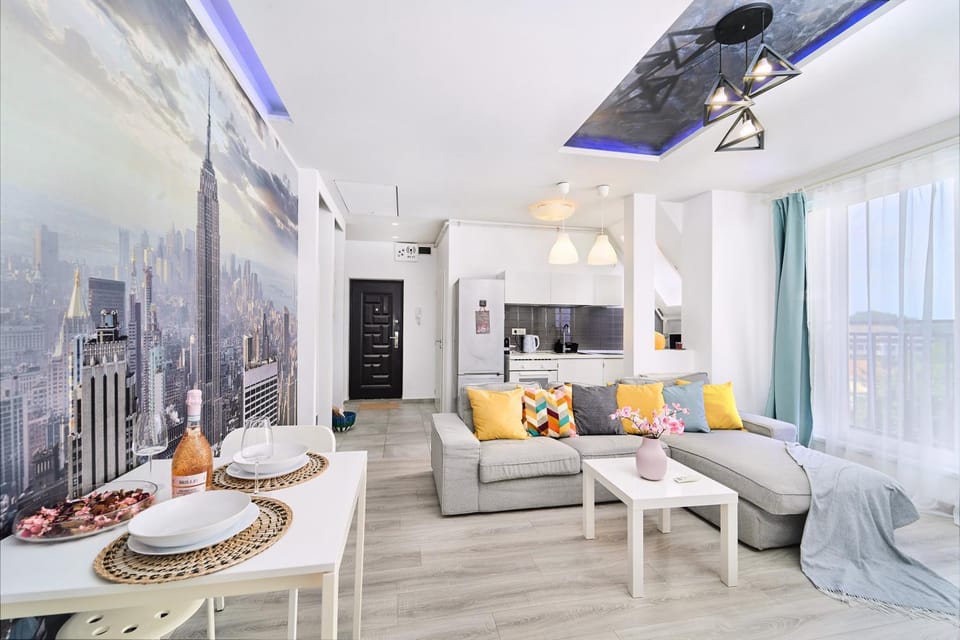TV and multimedia, Kitchen or kitchenette, Living room, Seating area, Dining area
