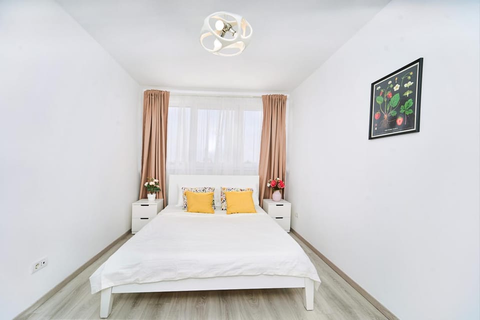 Self check in 24h, Simple and Modern, 2 rooms, fast WiFi, parking, air conditioning, free cancelation, Traveller Award Apartment in Timisoara