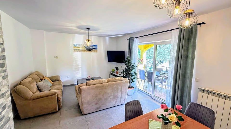 Communal lounge/ TV room, TV and multimedia, Living room, Seating area