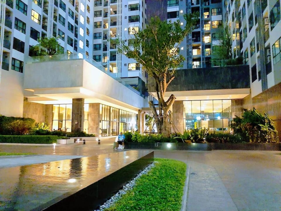 Central Pattaya Excellent Location Beautiful Pool Apartment in Pattaya City