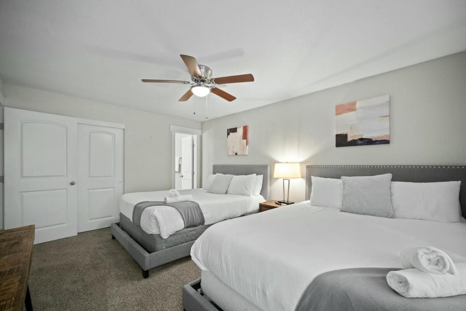 Two Apartments in the Heart of Arlington Apartment in Arlington