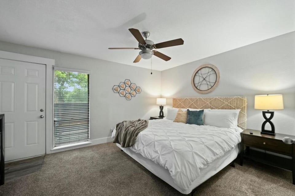 Two Apartments in the Heart of Arlington Apartment in Arlington