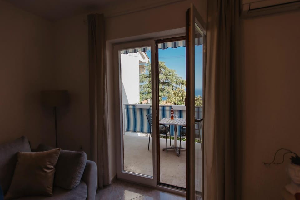Sea view bliss Ičići, free parking Apartment in Primorje-Gorski Kotar County