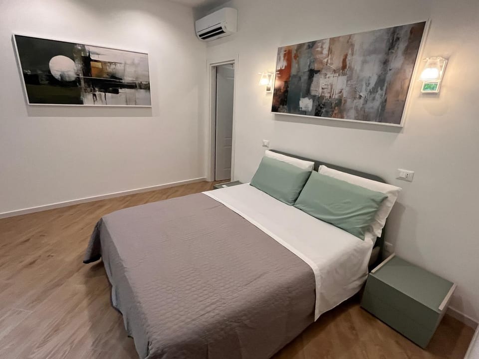 Bed, Photo of the whole room, Bedroom, air conditioner