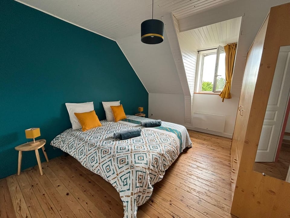 Bed, Photo of the whole room, Garden view, wardrobe